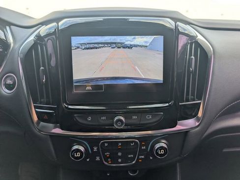 Used 2023 Chevrolet Traverse LT FWD image 16