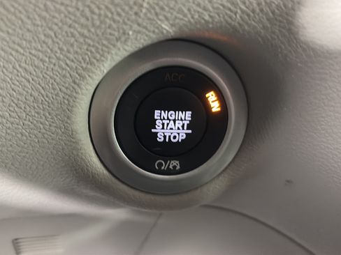 Used 2024 Chrysler Pacifica Touring-L FWD image 31