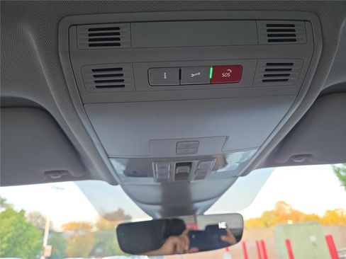 Used 2022 Volkswagen Taos SE image 22