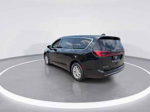 New 2027 Chrysler Pacifica Select FWD image 6