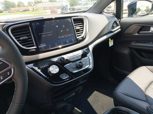 New 2027 Chrysler Pacifica LX FWD image 13