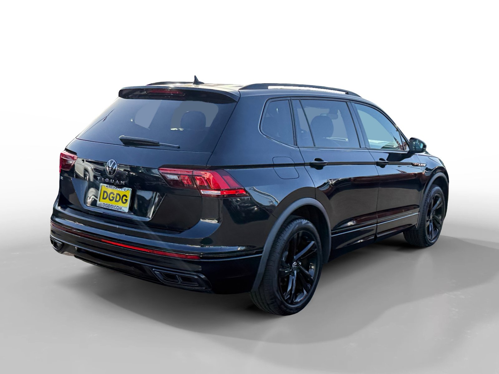 Certified 2023 Volkswagen Tiguan SE R-Line FWD image 5