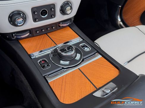 Used 2017 Rolls-Royce Dawn RWD image 20