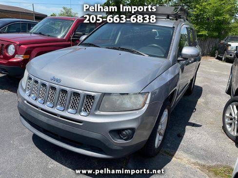 Used 2016 Jeep Compass Latitude AWD/4WD image 1