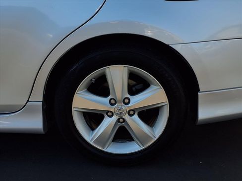 Used 2011 Toyota Camry SE image 4