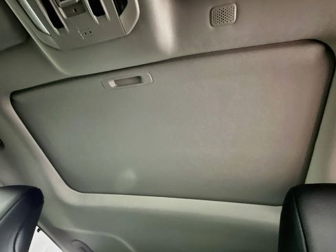 Used 2022 Toyota Highlander XLE FWD image 25