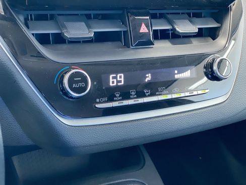 Used 2022 Toyota Corolla LE FWD image 23