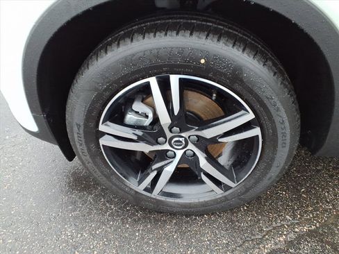 New 2026 Volvo XC40 B5 Core w/ Climate Package image 11