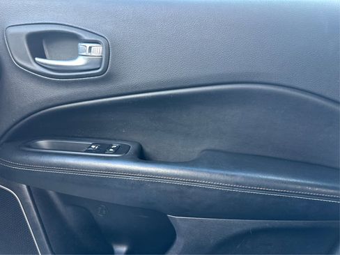 Used 2018 Jeep Compass Latitude w/ Popular Equipment Group image 29