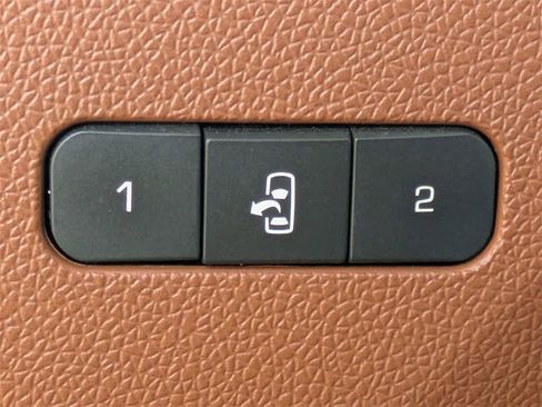 Used 2017 Chevrolet Traverse Premier image 26