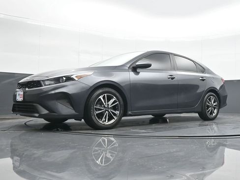 Used 2022 Kia Forte LXS image 17