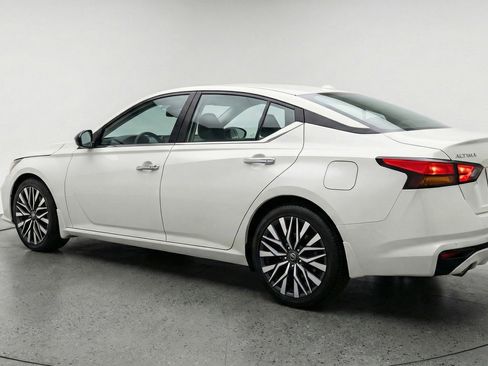 Used 2025 Nissan Altima 2.5 SV FWD image 6
