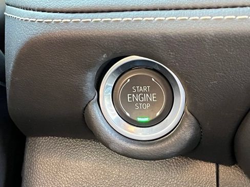 Used 2025 Chevrolet Suburban Premier AWD/4WD image 23