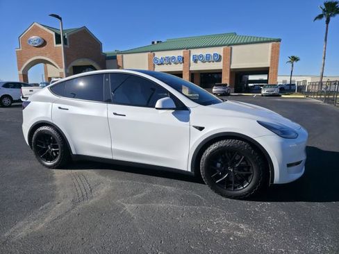 Used 2021 Tesla Model Y Long Range image 2