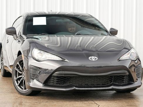 Used 2017 Toyota 86 image 2