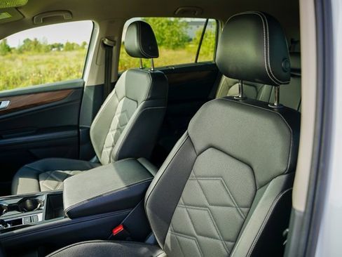 Certified 2024 Volkswagen Atlas SE image 8