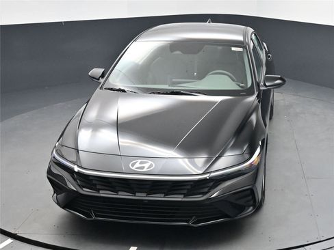 New 2026 Hyundai Elantra SE image 9