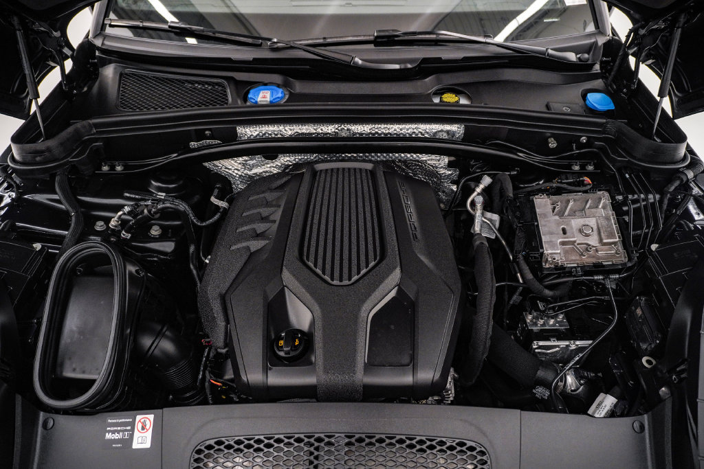 Certified 2026 Porsche Macan AWD/4WD image 29
