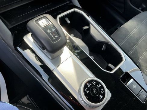 Used 2025 Mitsubishi Outlander SE AWD/4WD image 24