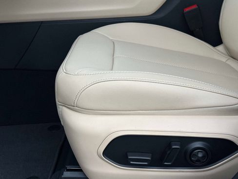 New 2025 Jeep Grand Cherokee L Limited w/ Luxury Tech Group II image 22