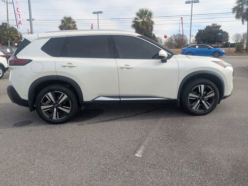 Used 2023 Nissan Rogue SL w/ SL Premium Package image 2