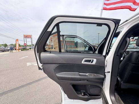 Used 2015 Ford Explorer XLT w/ Equipment Group 202A AWD/4WD image 27