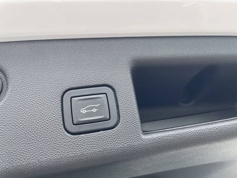 Used 2024 Chevrolet Equinox Premier AWD/4WD image 7
