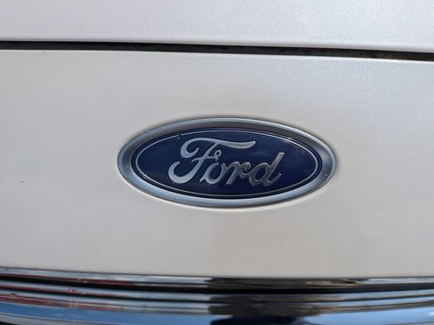 Used 2019 Ford Fusion SE FWD image 12