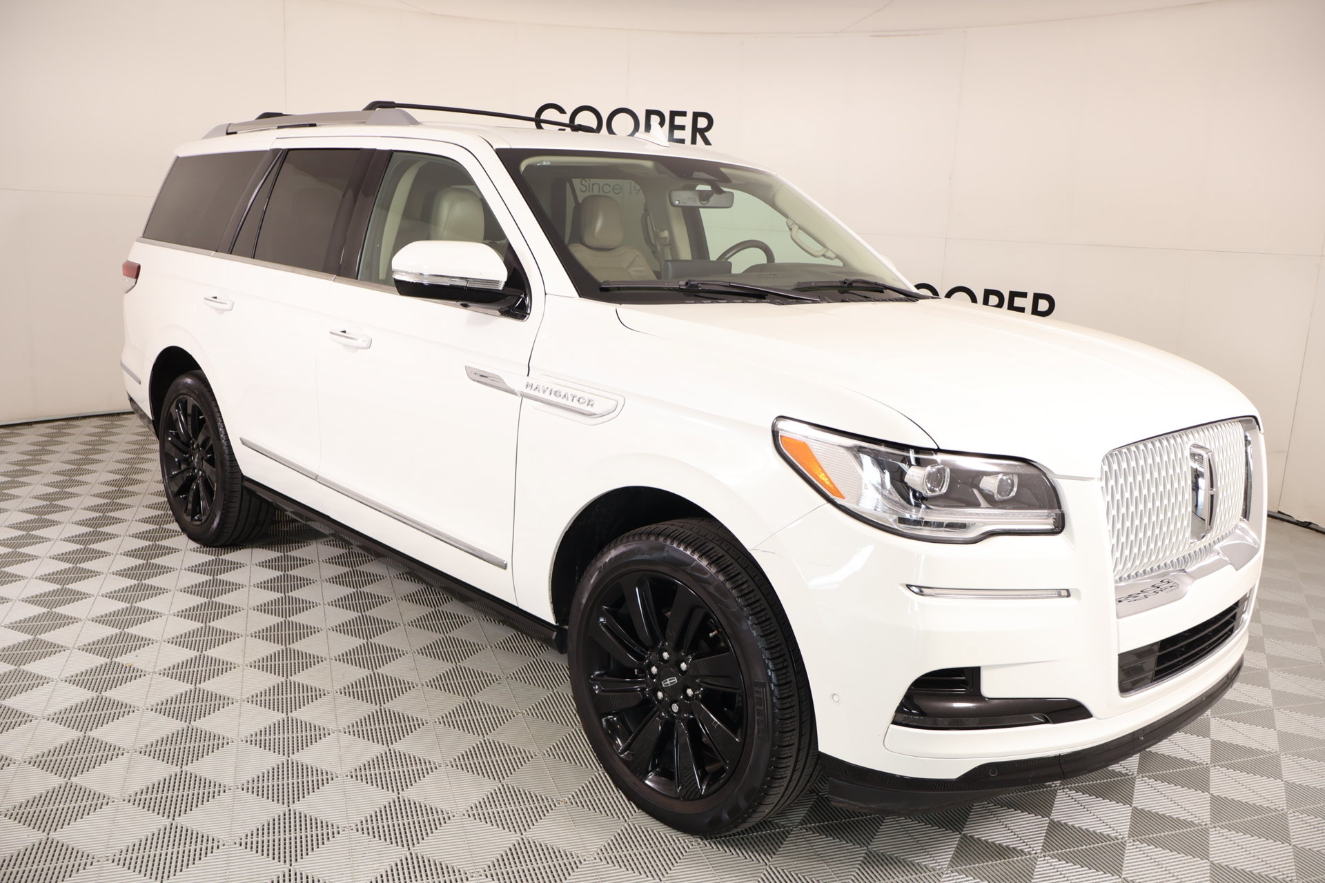 Used 2024 Lincoln Navigator Reserve AWD/4WD image 1