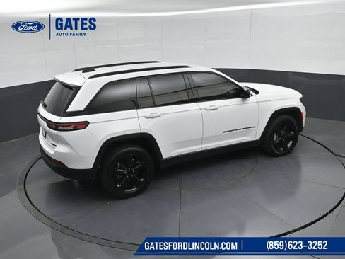 Used 2023 Jeep Grand Cherokee Limited w/ Black Appearance Package AWD/4WD image 47