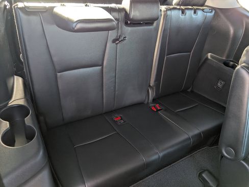 Used 2024 Toyota Highlander XLE image 6