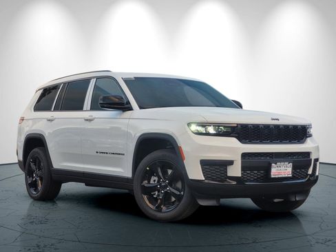New 2025 Jeep Grand Cherokee L Altitude image 2