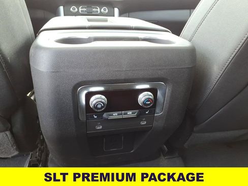 Certified 2023 GMC Yukon XL SLT w/ SLT Premium Package AWD/4WD image 11