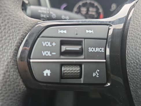 Used 2023 Honda Pilot LX image 18