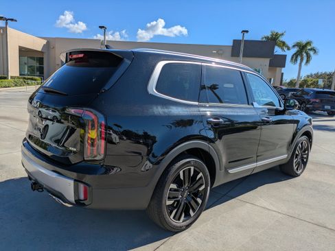 Used 2023 Kia Telluride SX image 2