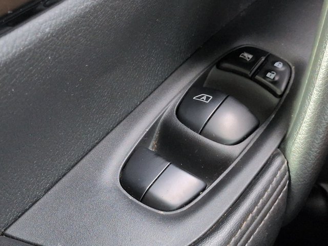 Used 2021 Nissan Rogue Sport SV FWD image 25