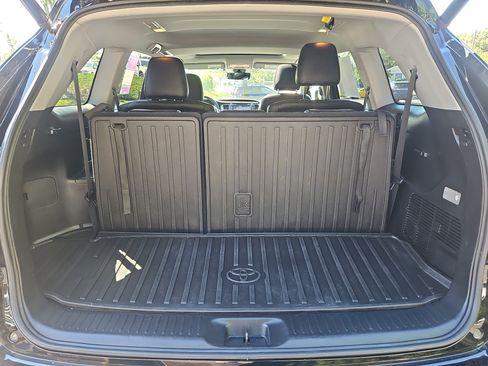Used 2019 Toyota Highlander XLE AWD/4WD image 33