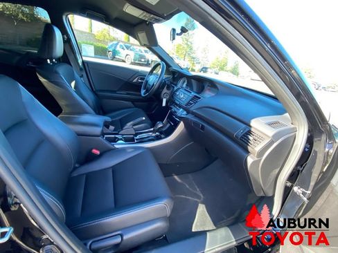 Used 2017 Honda Accord Sport image 12