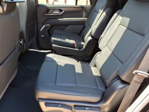 New 2026 GMC Yukon Denali w/ Denali Reserve Package image 12