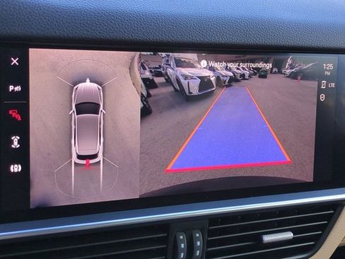 Used 2023 Porsche Cayenne Platinum Edition image 20