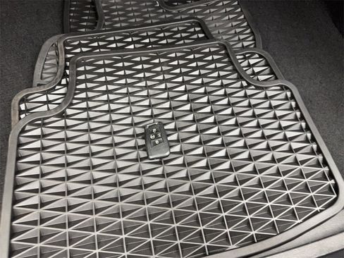 Used 2024 Volkswagen Taos SE image 83