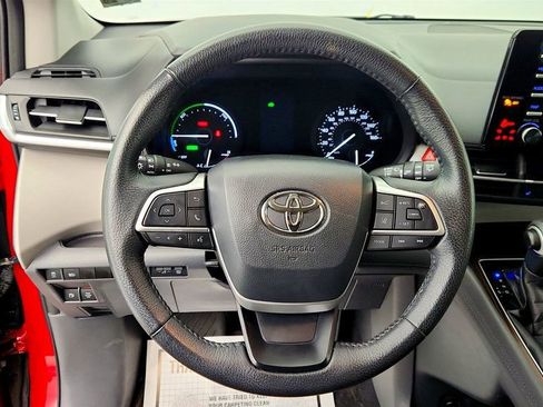 Used 2021 Toyota Sienna XLE image 14