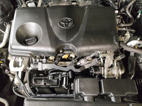 Used 2020 Toyota RAV4 LE AWD/4WD image 30