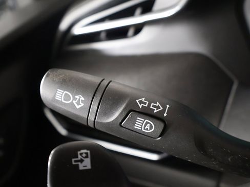 Used 2022 Chevrolet Bolt EUV LT w/ Comfort Package image 35