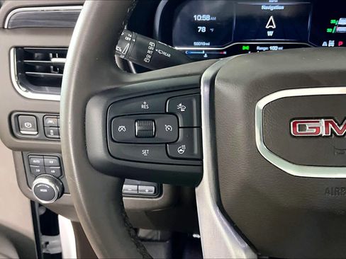 Used 2023 GMC Yukon XL SLT w/ SLT Premium Package image 22