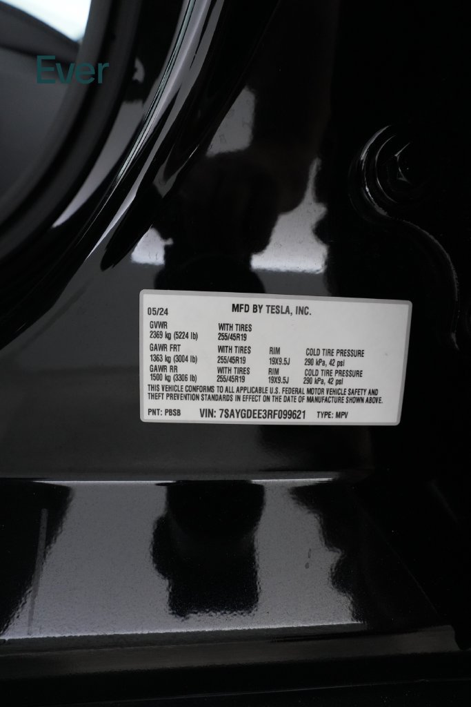 Used 2024 Tesla Model Y Long Range AWD/4WD image 29
