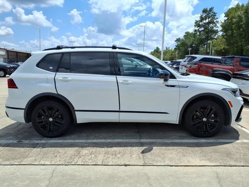 Used 2022 Volkswagen Tiguan SE R-Line AWD/4WD image 3