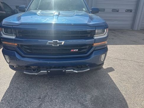 Used 2018 Chevrolet Silverado 1500 LT w/ All Star Edition image 2