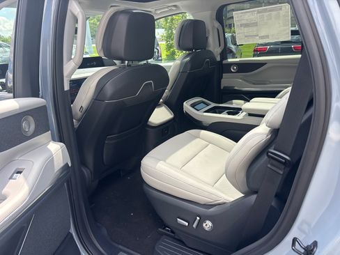 New 2026 Lincoln Navigator Reserve w/ Jet Appearance Package AWD/4WD image 27