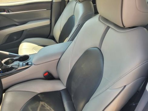 Used 2022 Toyota Camry SE FWD image 11
